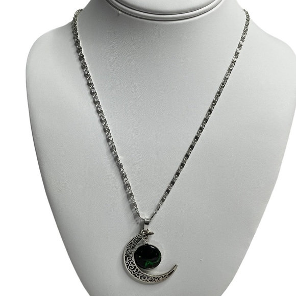 Moon pendant and chain Cancer zodiac New in Box - Picture 5 of 5